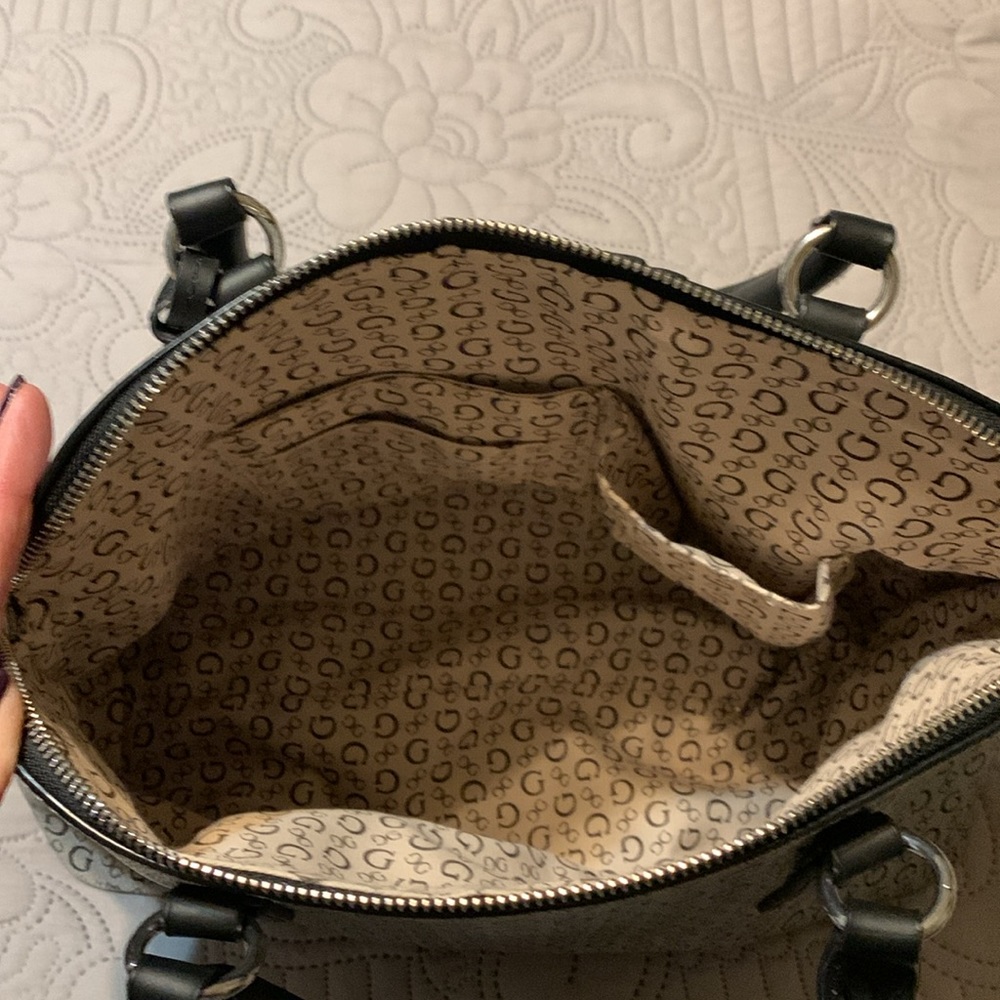 GUESS Handbag - Picture 2 of 5